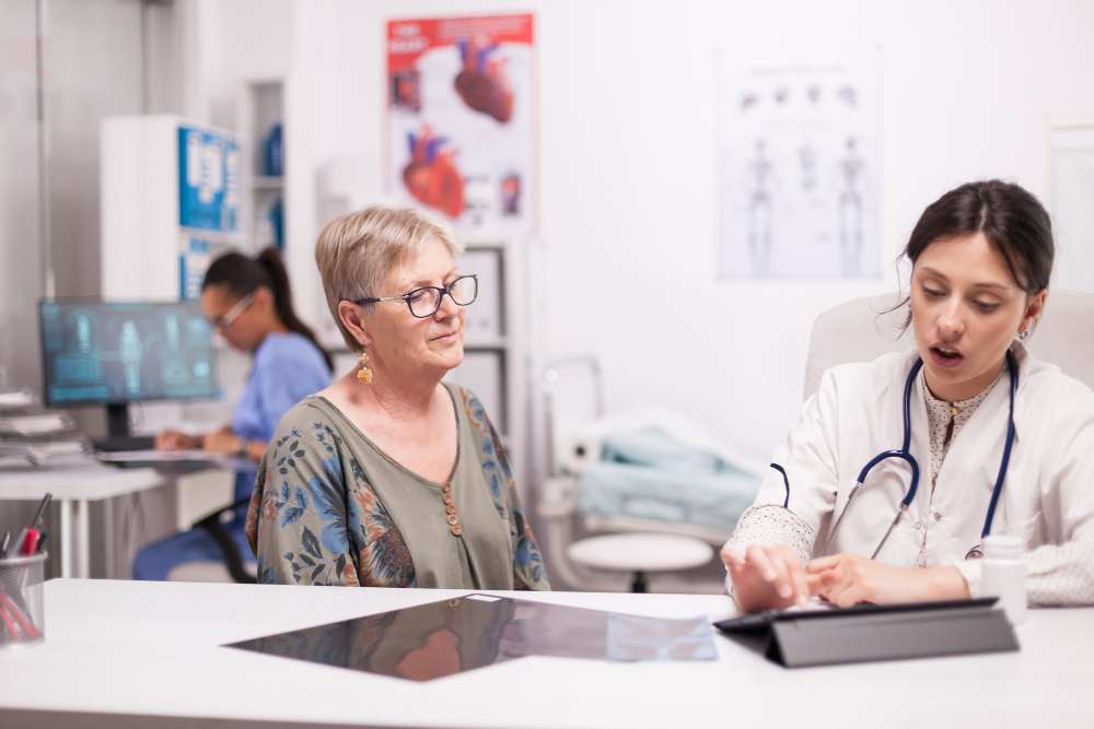 A lady doctor consulting a old women.